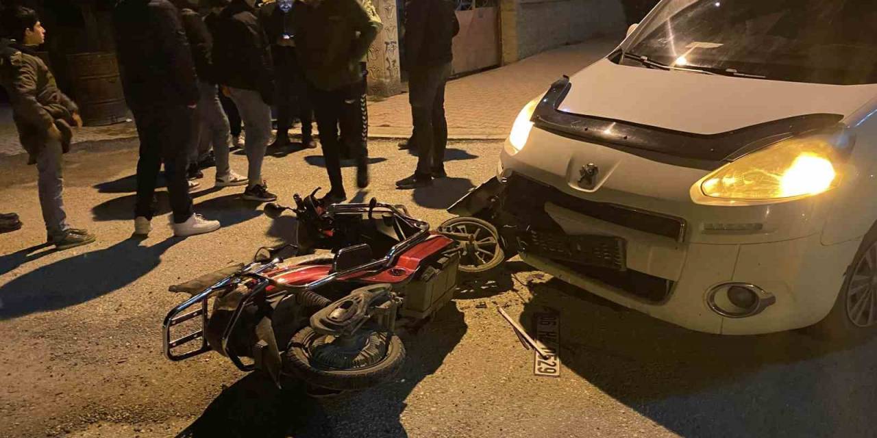 Hafif Ticari Araçla Elektrikli Bisiklet Çarpıştı: 1 Yaralı