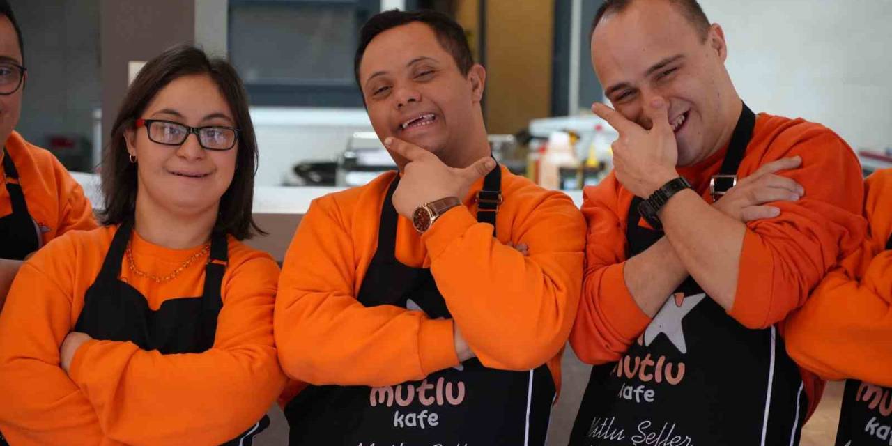 Bu Kafede Herkes Mutlu
