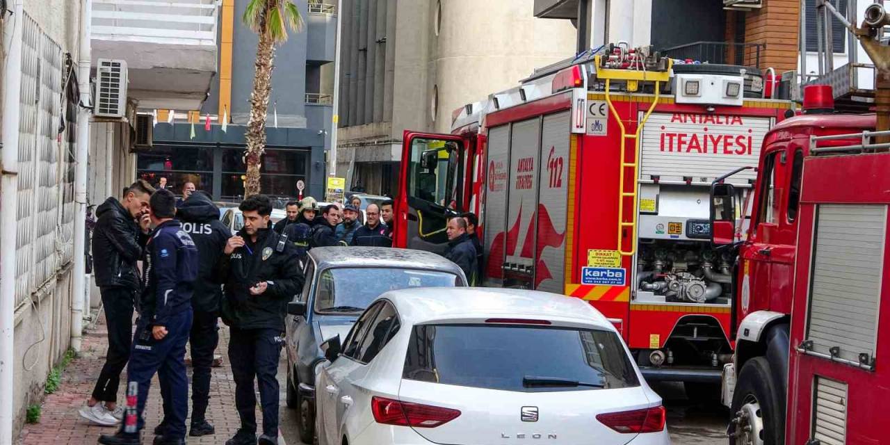 Yatak Odasının Kule Döndüğü Yangında Canlarını Zor Kurtardılar