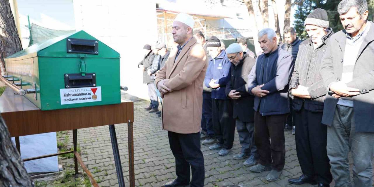 Enkaz Altında Kalan Operatör Toprağa Verildi