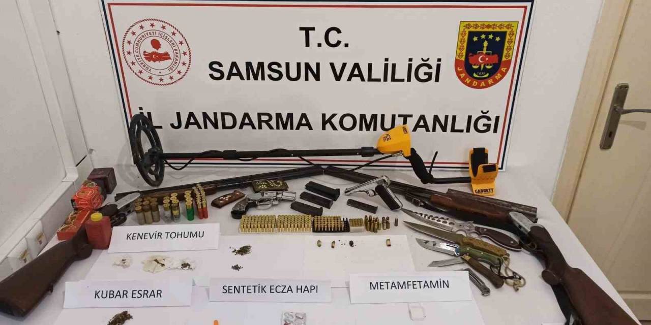 Evinde Silah Ve Uyuşturucu Ele Geçen Şahıs Jandarma Tarafından Gözaltına Alındı