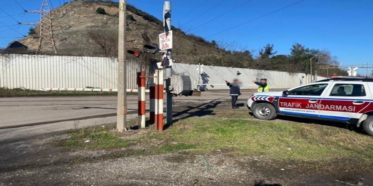 Jandarma; Hemzemin Geçitlerde Denetim Ve Kontrollerini Sürdürüyor