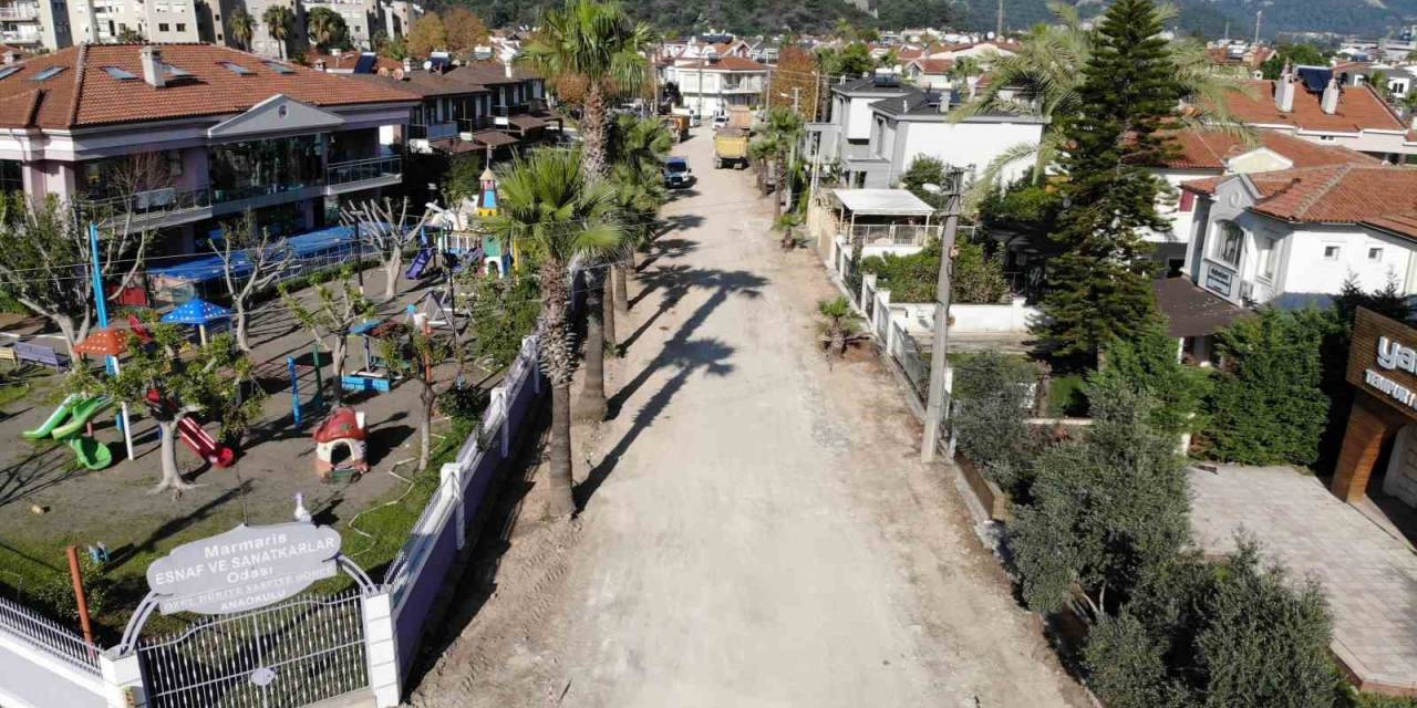 Marmaris Belediyesi, 225 Sokakta Çalışmalarını Sürdürüyor