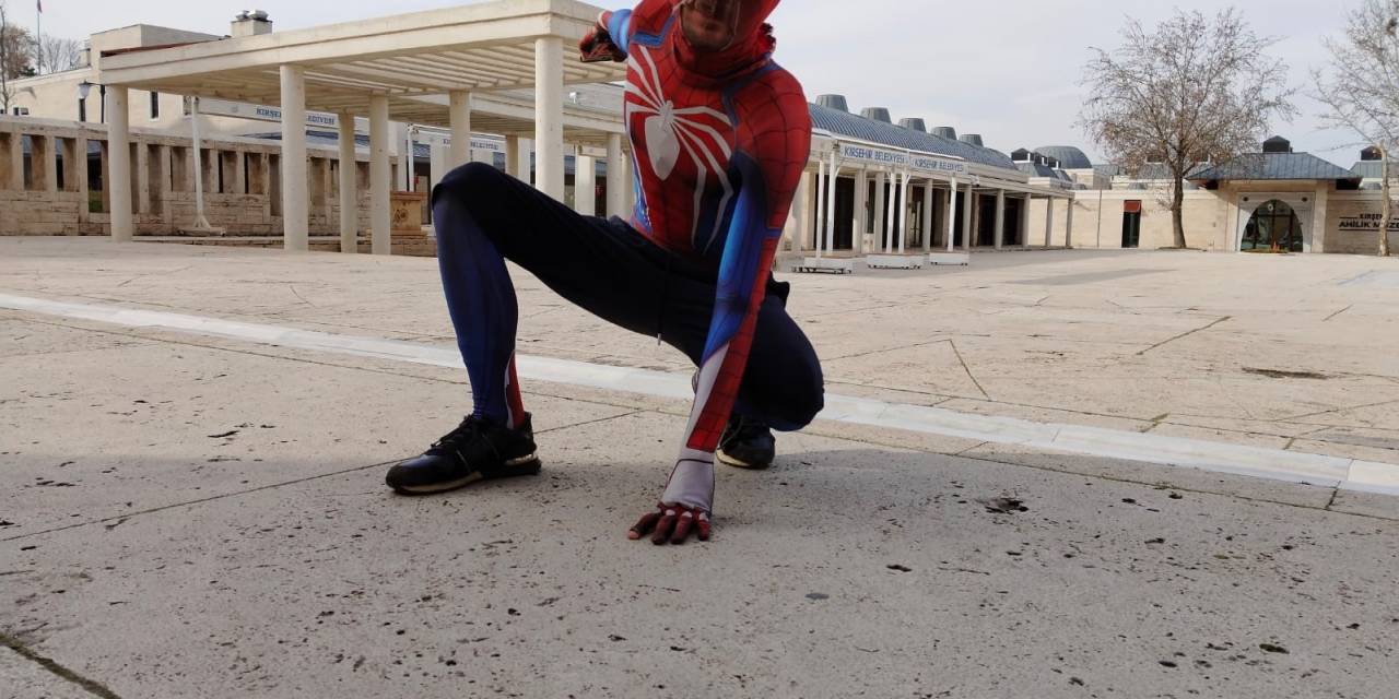 Kırşehir’de ’örümcek Adam’ Şaşkınlığı