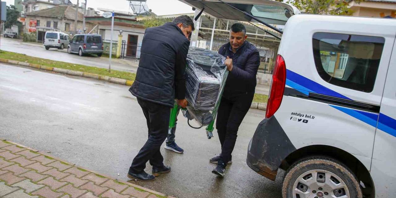 Büyükşehir’den Çakırlar’daki Üreticilere Makine Hibesi