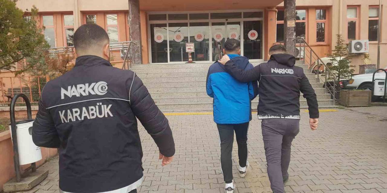 Uyuşturucu Hap Ve Esrar İle Yakalanan Şüpheli Adliyede