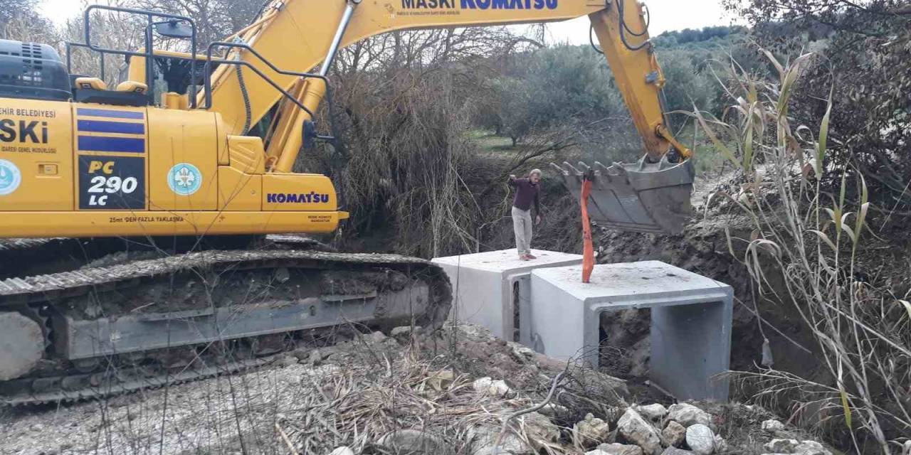 Maski Dere Yataklarında Menfez Montajlarına Devam Ediyor