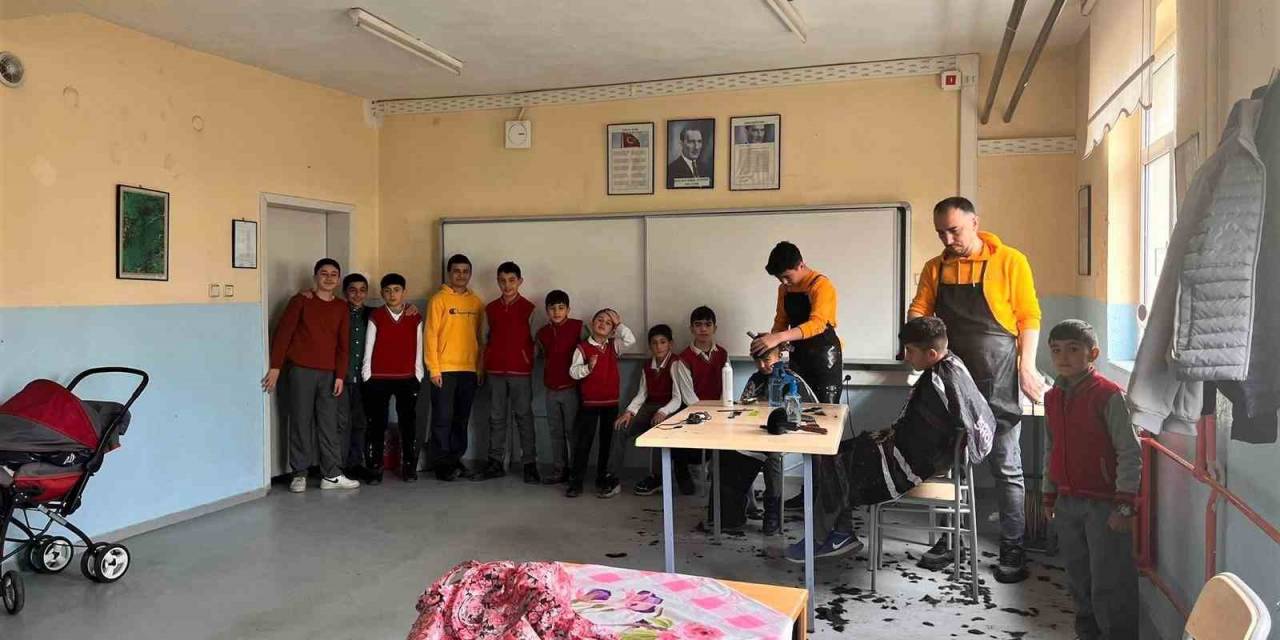 Yozgat’ta Köy Köy Dolaşıp Hasta Ve Yaşlıları Gönüllü Olarak Tıraş Ediyor