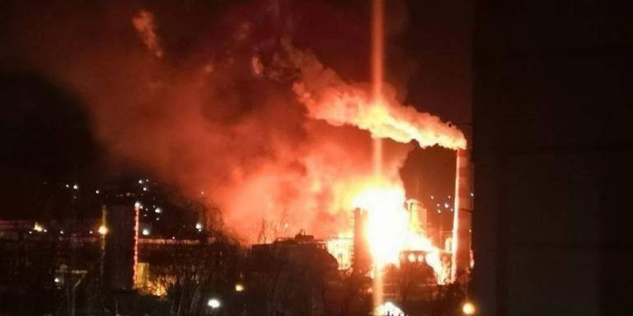 Rusya’da Petrol Rafinerisinde Yangın