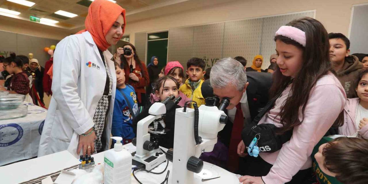 Tahmazoğlu Bilim Şenliğinde Öğrencilerle Bir Araya Geldi