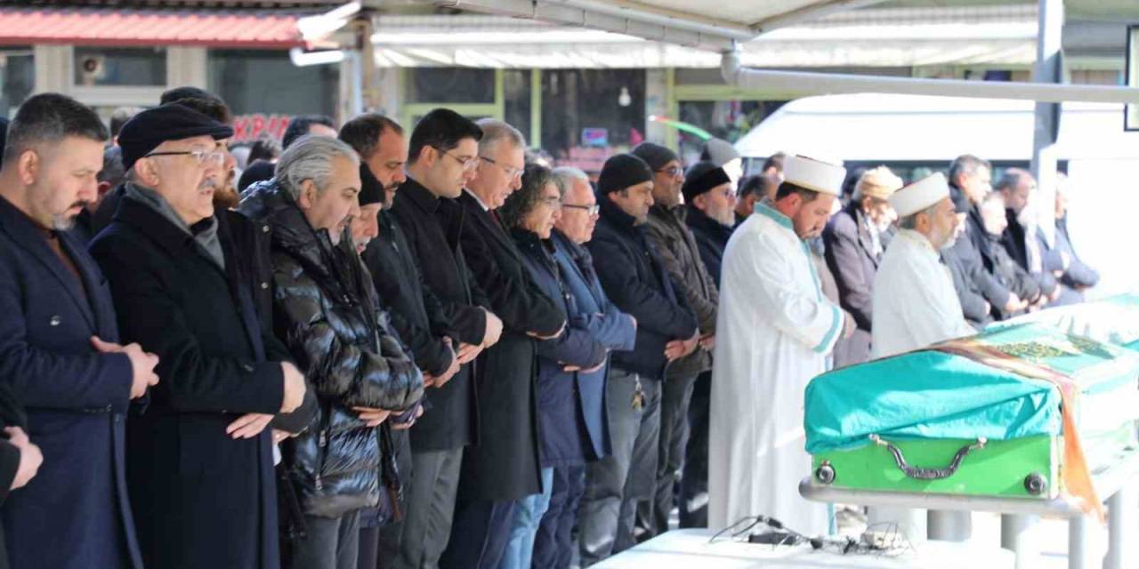 Prof. Dr. Kavukcu’nun Annesi Son Yolculuğuna Uğurlandı