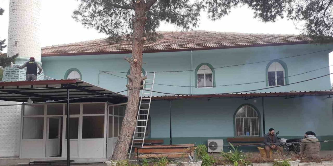 Hayırseverler Destek Verdi Köy Camisi Yenilendi