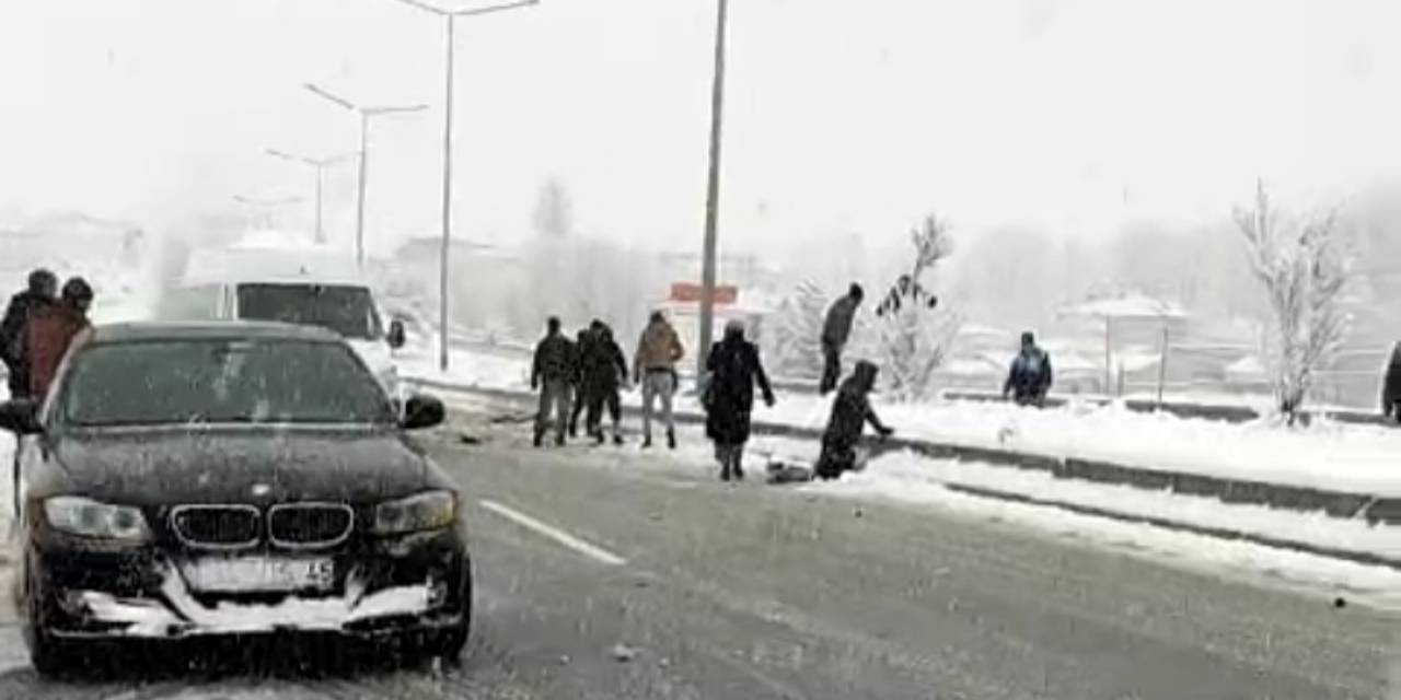 Kaçak Göçmen Taşıyan Kamyonet Kaza Yaptı; 5 Yaralı