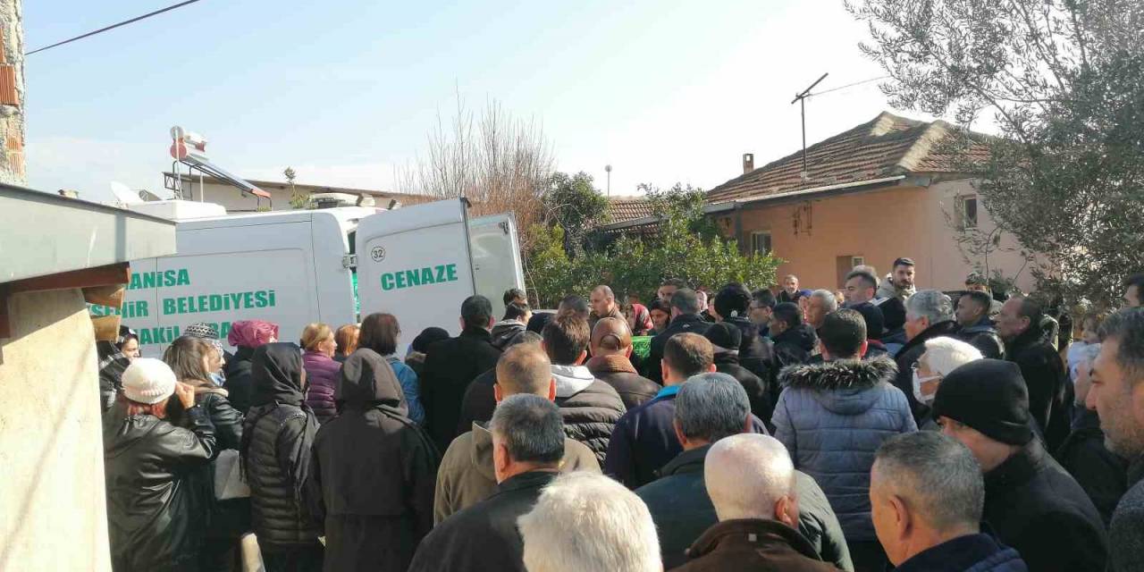 Katliam Yapan Doçent, Salihli’de Toprağa Verildi