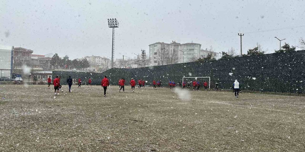 Kastamonuspor, Kar Altında Çalışmalarını Sürdürdü