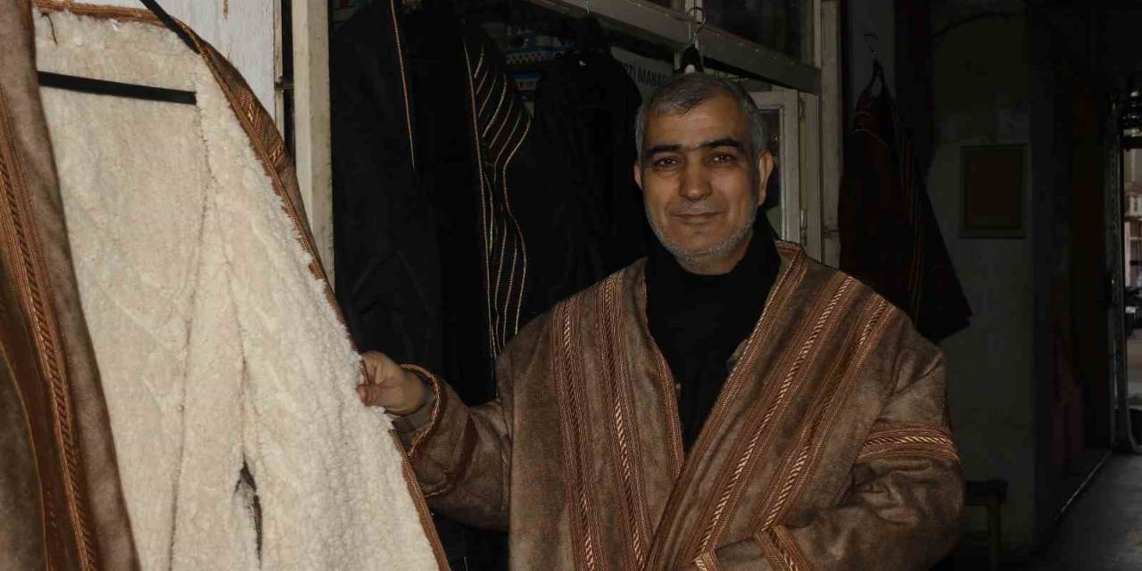 Mardin’de Kürk Ve Deri Kıyafetlere Gençler De İlgi Gösteriyor