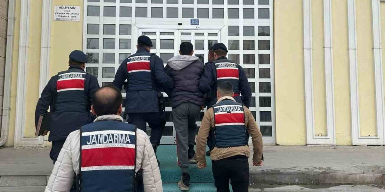 Konya’da 25 Yıl Hapis Cezasıyla Aranan Şüpheli Evinde Yakalandı