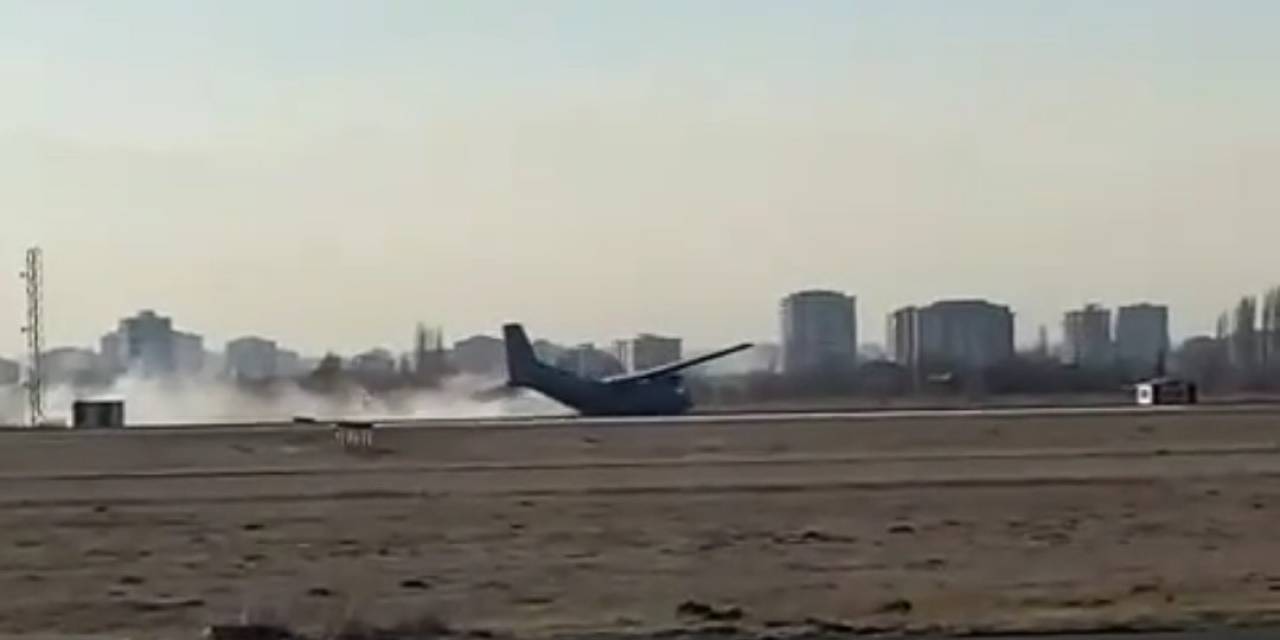 Acil İniş Yapan Eğitim Uçağının İniş Görüntüleri Ortaya Çıktı