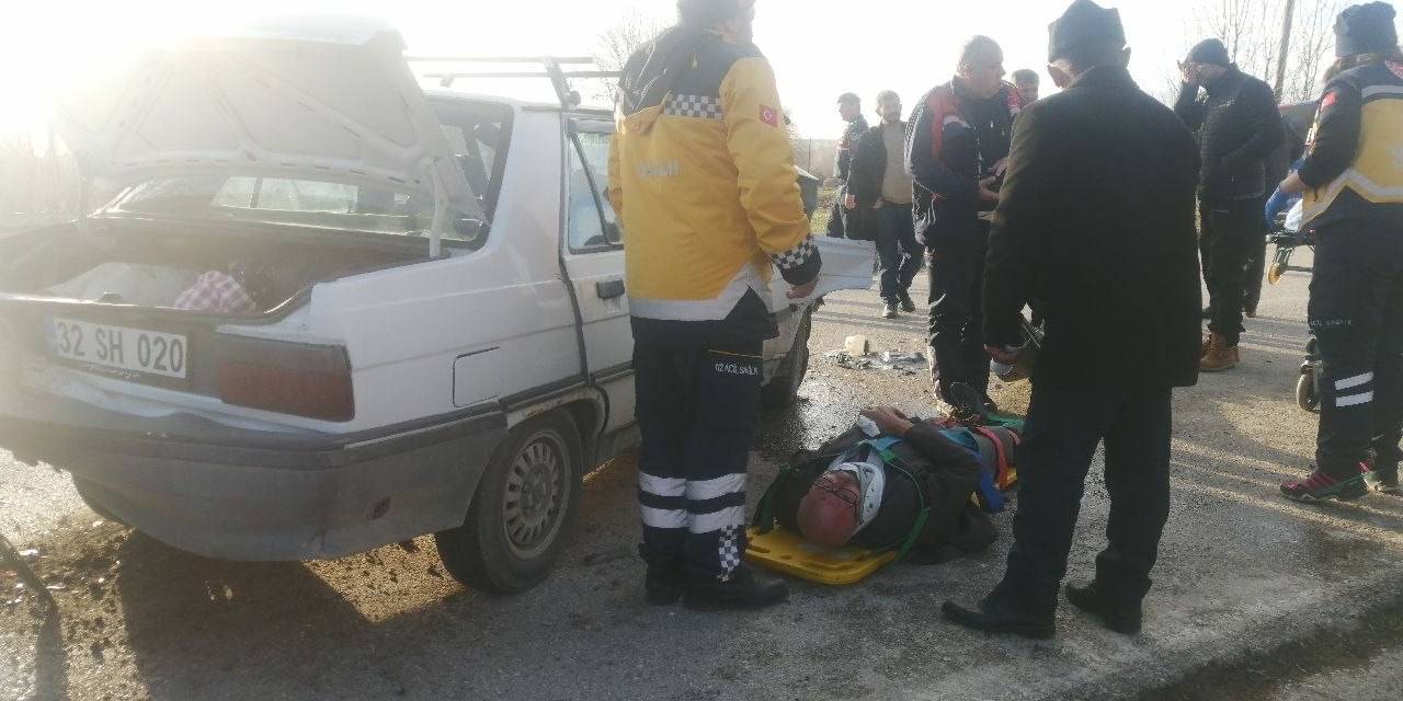 Isparta’da 3 Araçlı Zincirleme Kaza: 4 Yaralı