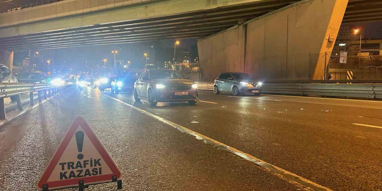 İstanbul’da Usulsüz Çakar-siren Ve Emniyet Şeridi Kullananlara Ceza