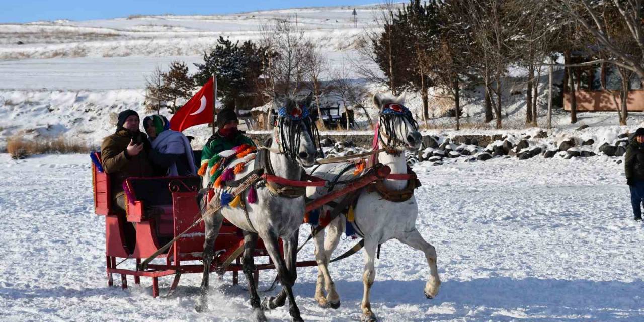 Çıldır Gölü’nde Renkli Görüntüler