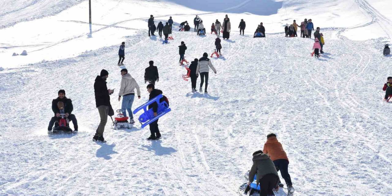 Bitlis’teki Kayak Tesisi Yarıyıl Tatilinde Dolup Taştı