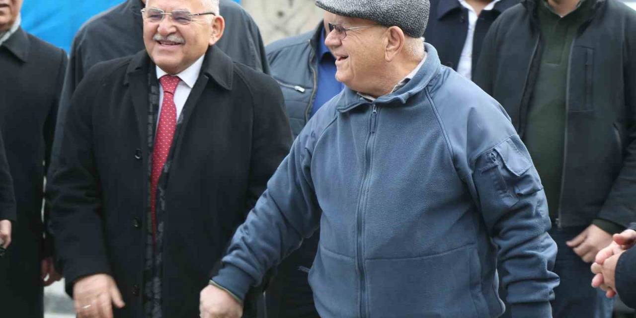 Başkan Büyükkılıç, Erciyesevler Semt Pazarı’nda