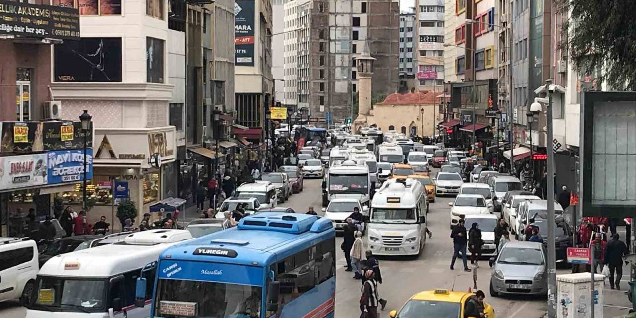 Adana’da Taşıt Sayısı Arttı, Korna Sesi Çileye Döndü