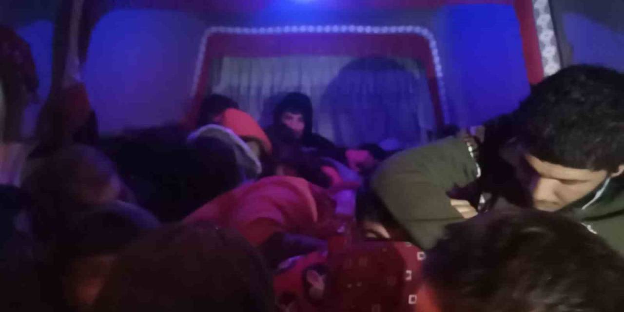 Bursa’da 45 Kaçak Göçmen Ve 2 Organizatör Kıskıvrak Yakalandı