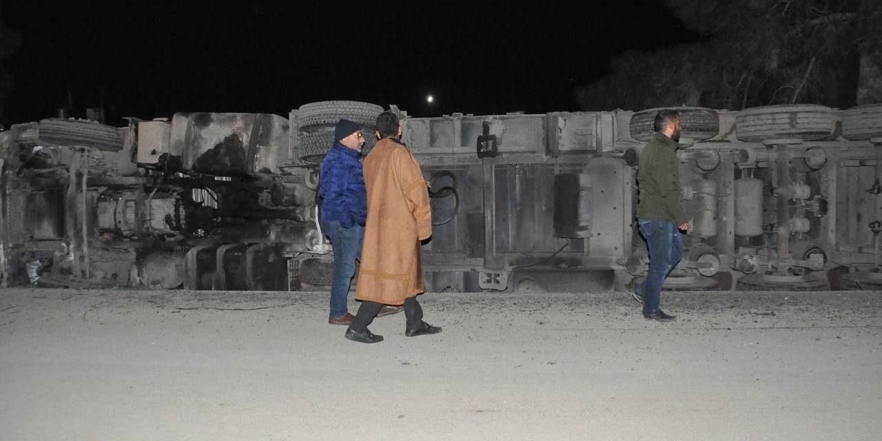 Şanlıurfa’da Buğday Yüklü Tır Devrildi: 1 Yaralı