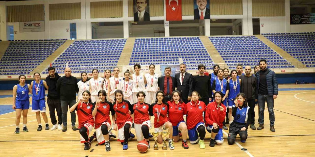 U14 Ve U16 Kızlar Basketbol Şampiyonu İpekyolu Belediyesi Spor Kulübü Oldu