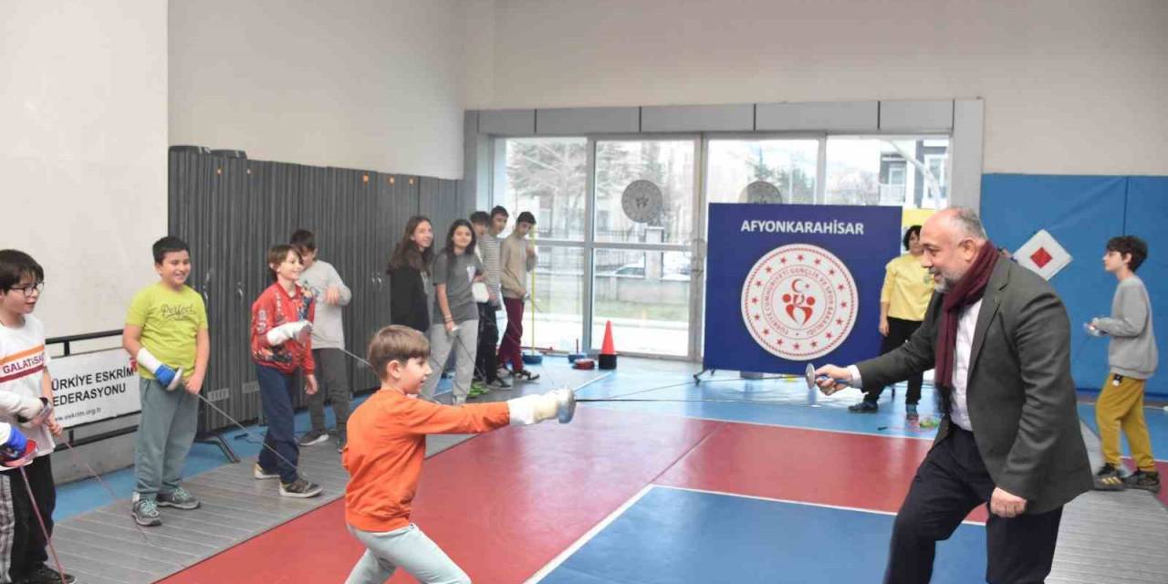 Taekwondo Ve Eskrim Sporcuları Yarıyıl Tatilini Verimli Geçiriyor