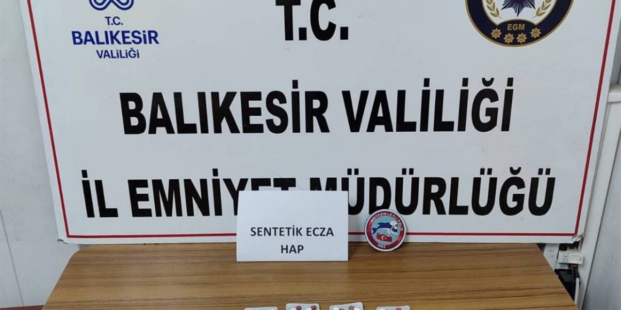 Motosikletli Polis 2 Şahısta Tabanca Ve Uyuşturucu Madde Ele Geçirdi