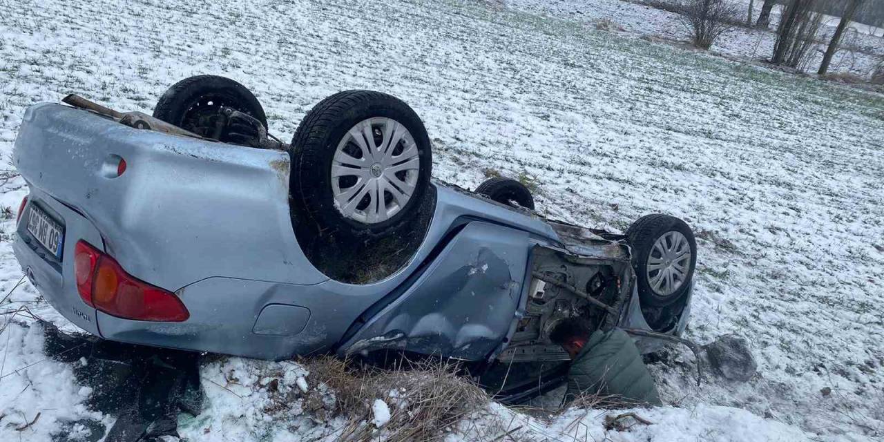 Sağlık Çalışanlarını Taşıyan Otomobil Takla Attı: 5 Yaralı