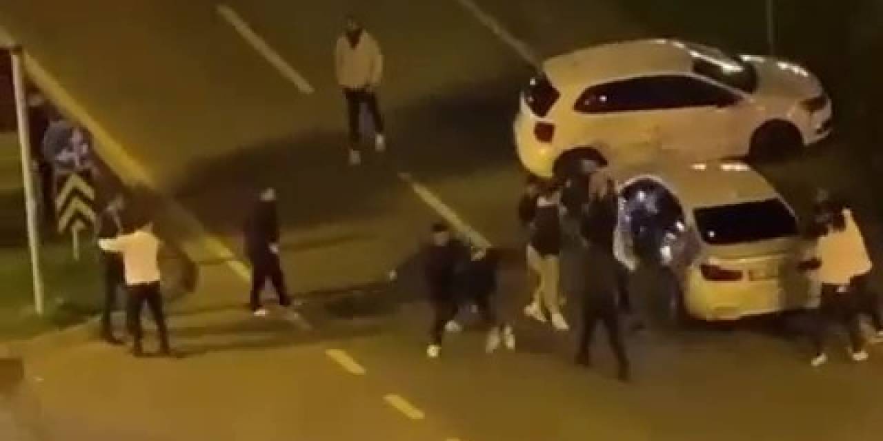 Ümraniye’de Kaza Sonrası Sokak Ortasında Kavga Kamerada