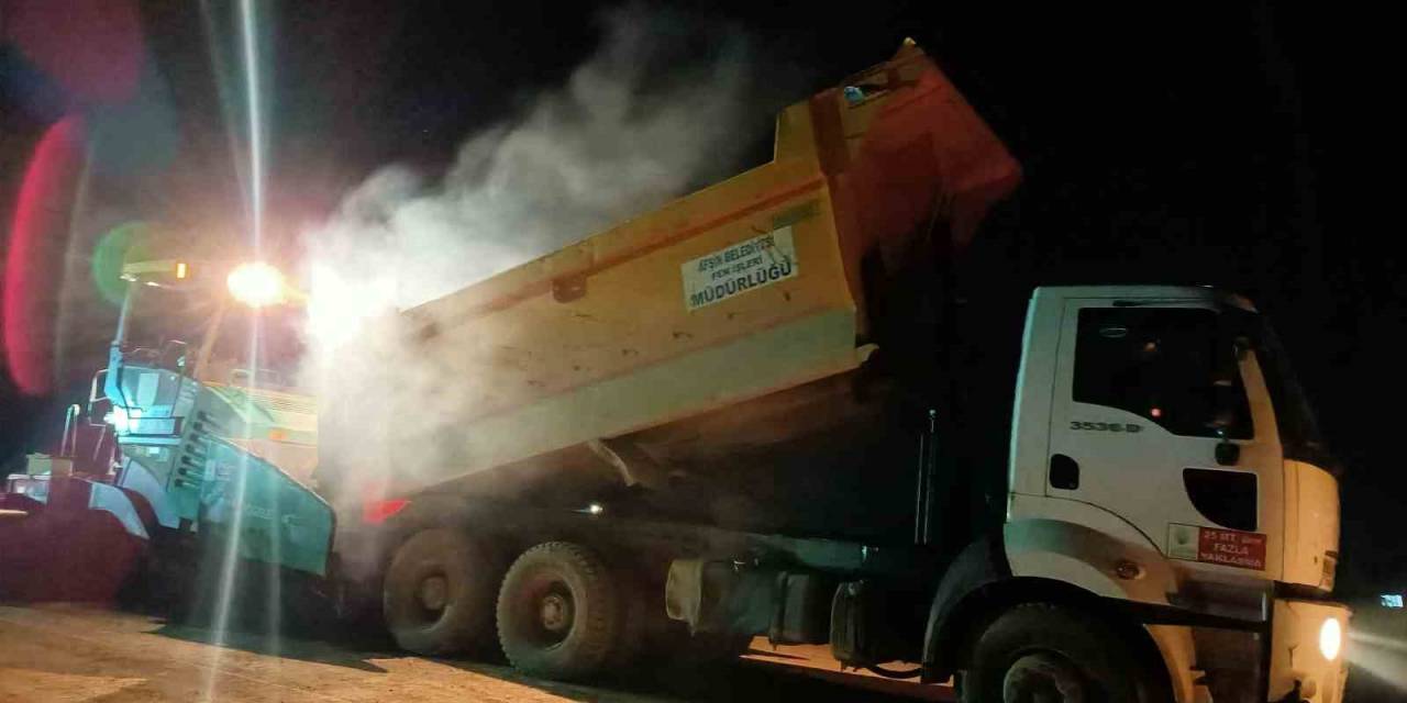 Afşin’de Deprem Konutlarının Yolu Asfaltlanıyor