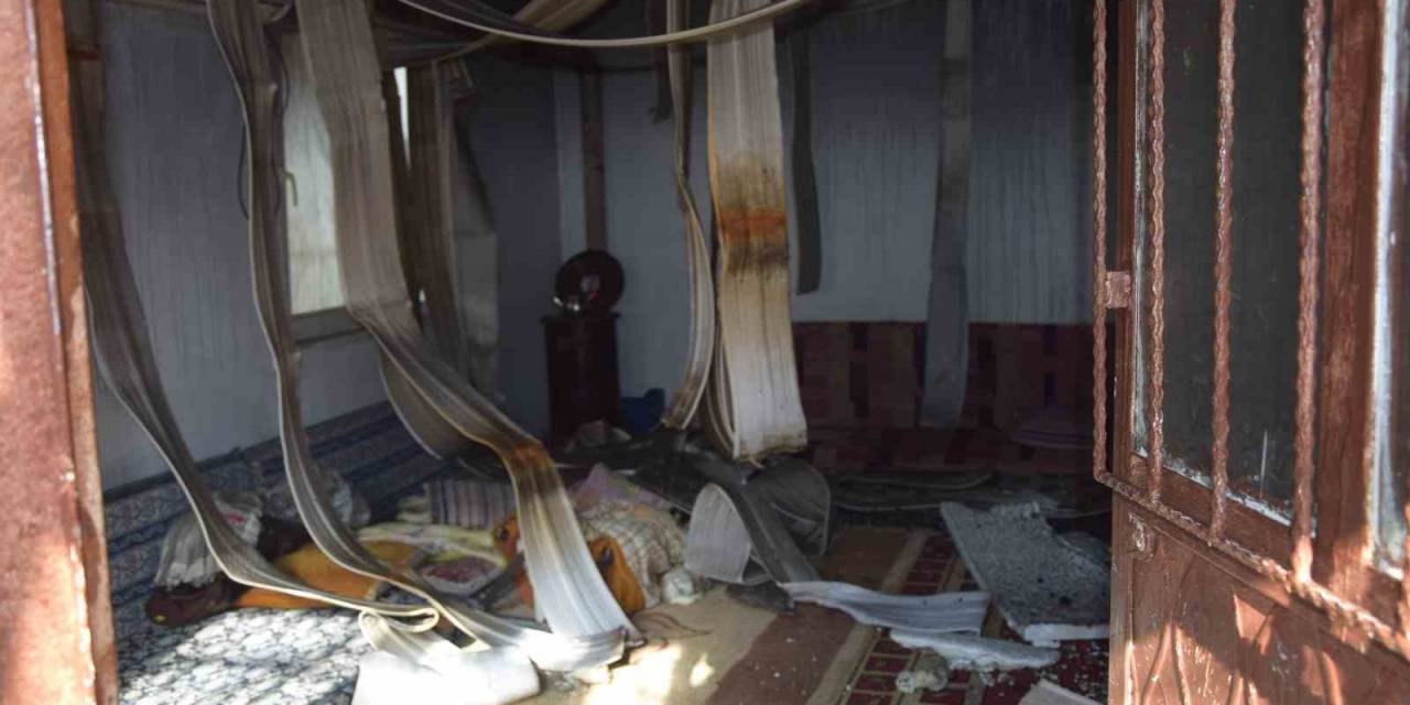 Tarım İşçilerinin Kaldığı Ev Yangında Kullanılamaz Hale Geldi