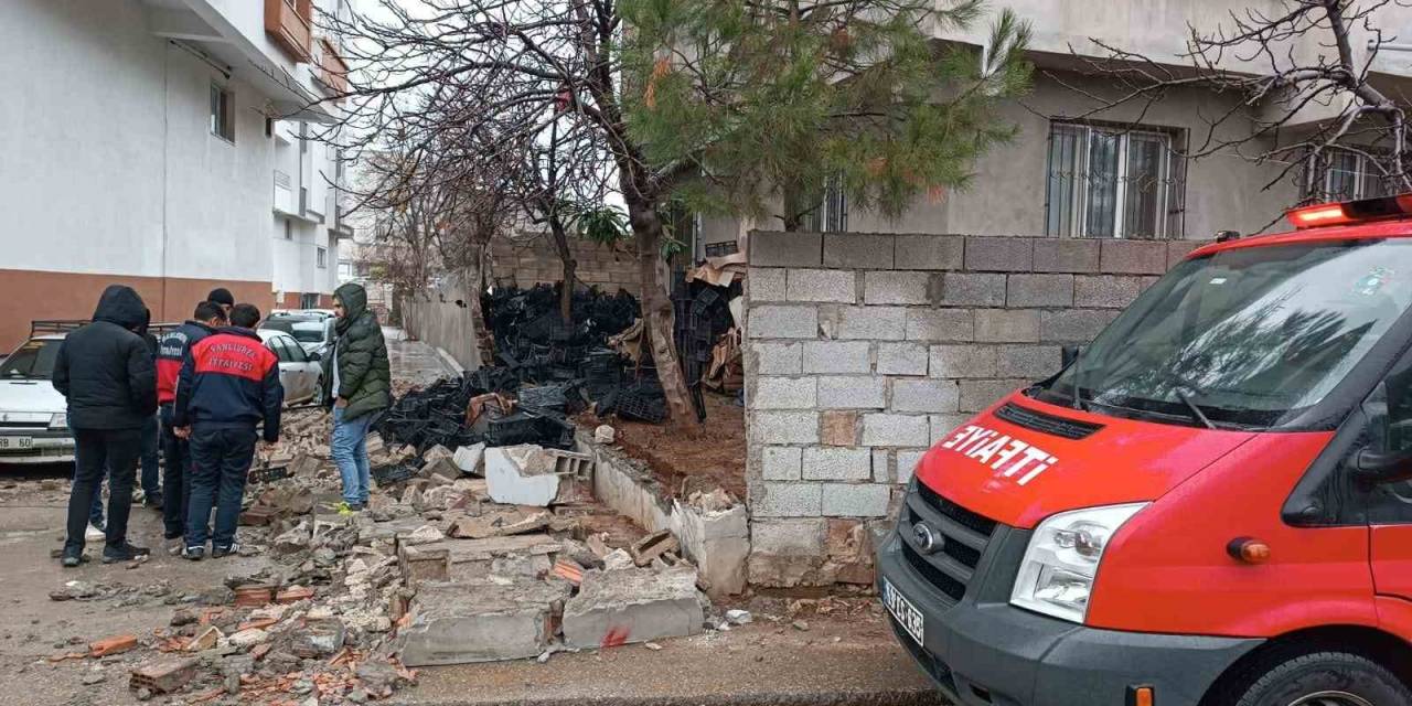 Siverek’te Çöken Bahçe Duvarının Altında Kalan 2 Çocuk Yaralandı