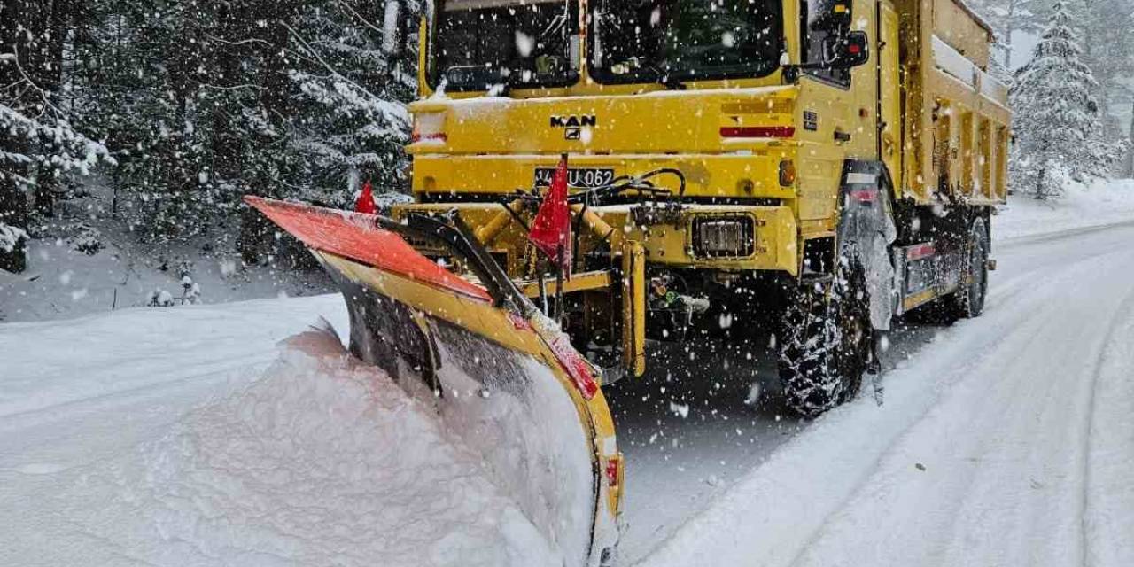 Bolu’da Kar Sebebiyle Kapanan Köy Yolları Açıldı