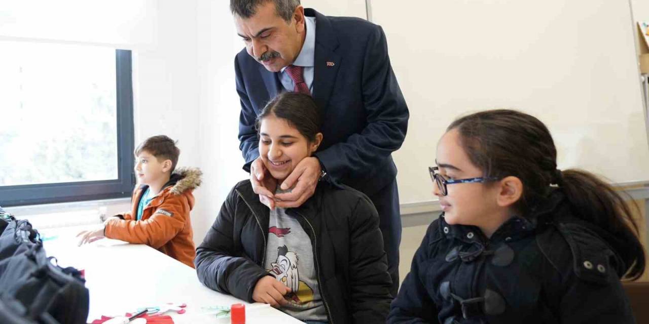 Milli Eğitim Bakanı Tekin Velileri Uyardı: “Çocuklarımızın Başarılı Olmalarını İstiyorsak, Aile Ve Toplum Olarak Önce Kendi Üstümüze Düşeni Yapmak Zorundayız”