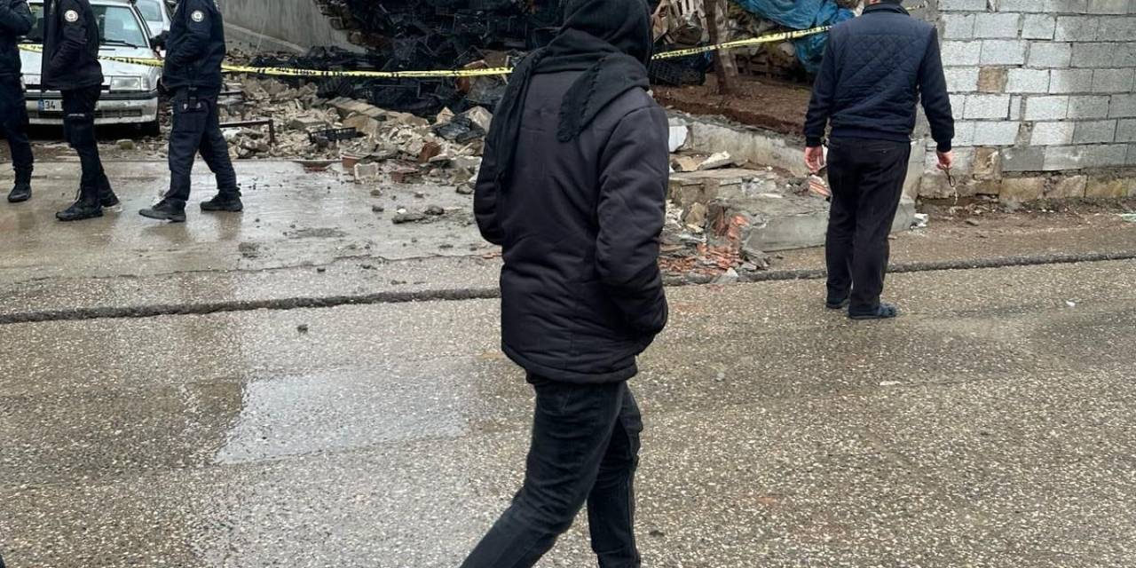 Çöken Duvarın Altında Kalan Çocuklardan Biri Hayatını Kaybetti