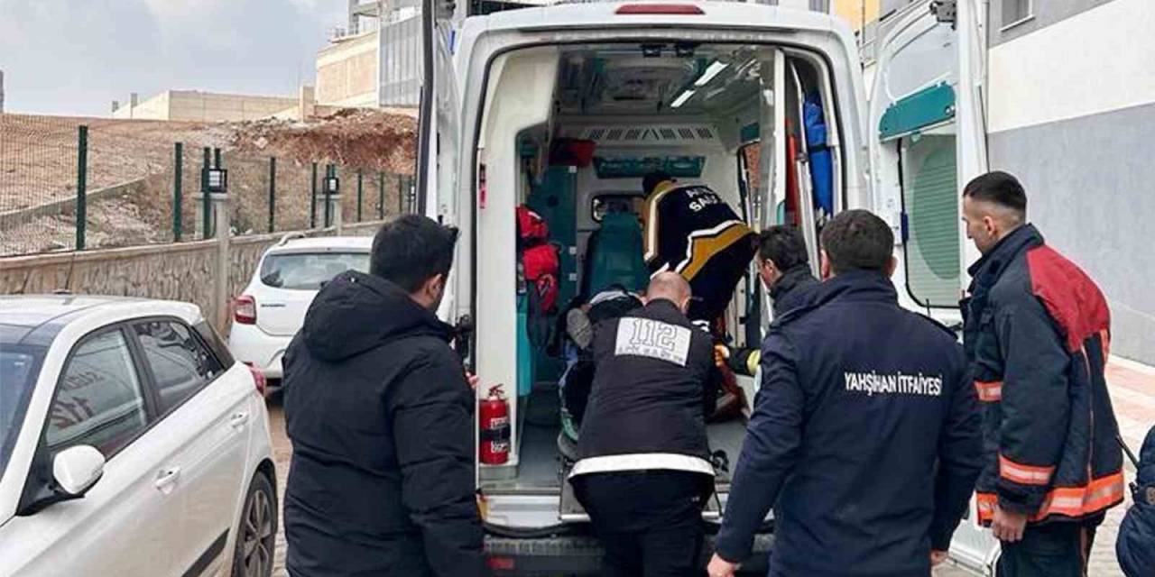 Tamir Etmek İstediği Asansörün Altında Kalan İşçi Ağır Yaralandı