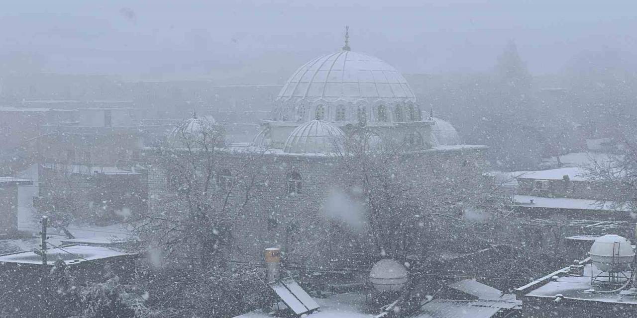 Mardin’de Mevsimin İlk Karı Yağdı