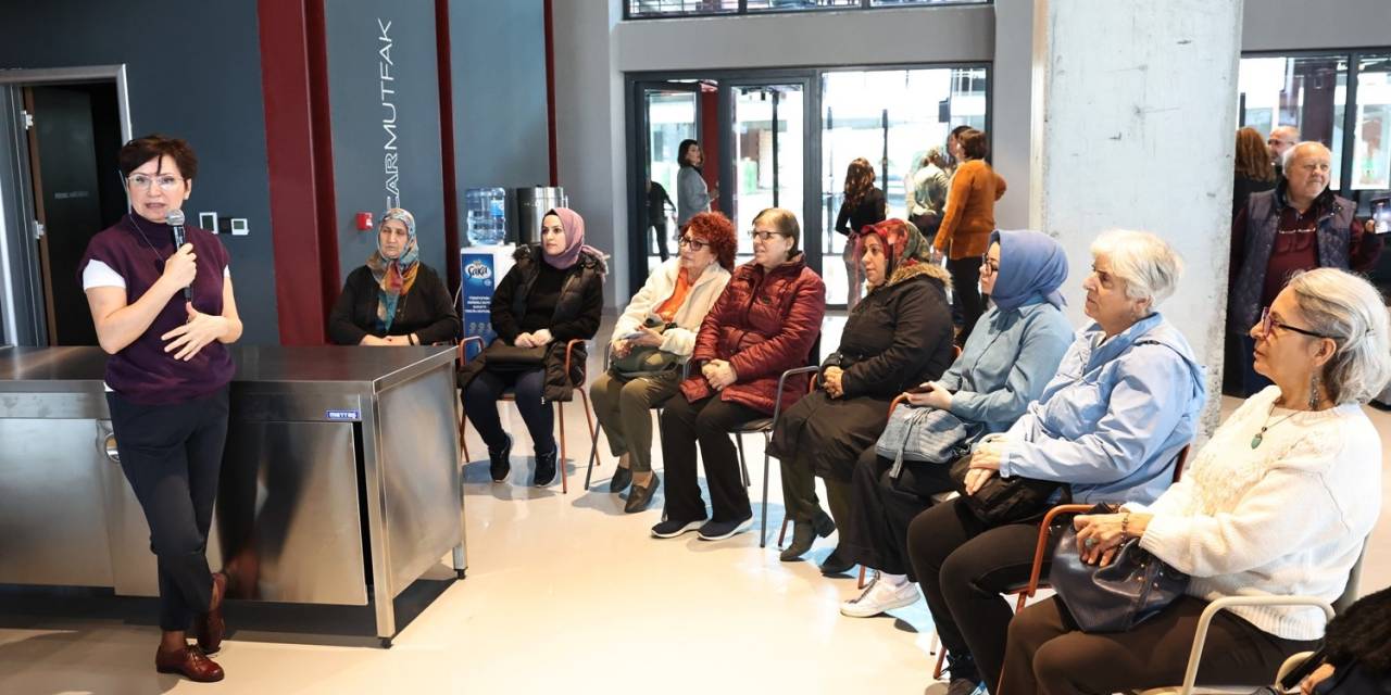 Kadınlar Pancar Deposu’nda