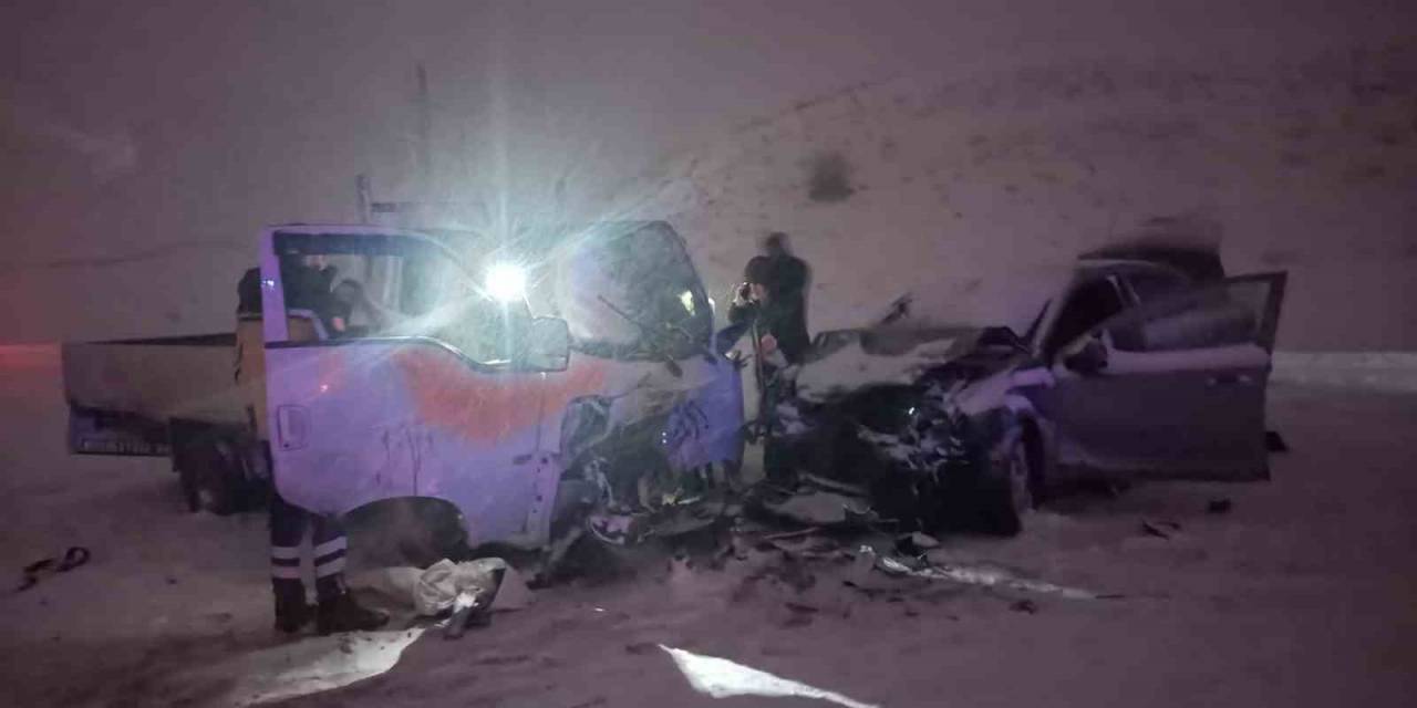 Bingöl’de Kamyonet İle Otomobil Çarpıştı: 1 Ölü, 6 Yaralı