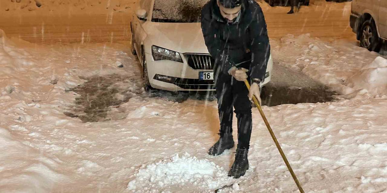 Yüksekova’da Kar Yağışı Başladı