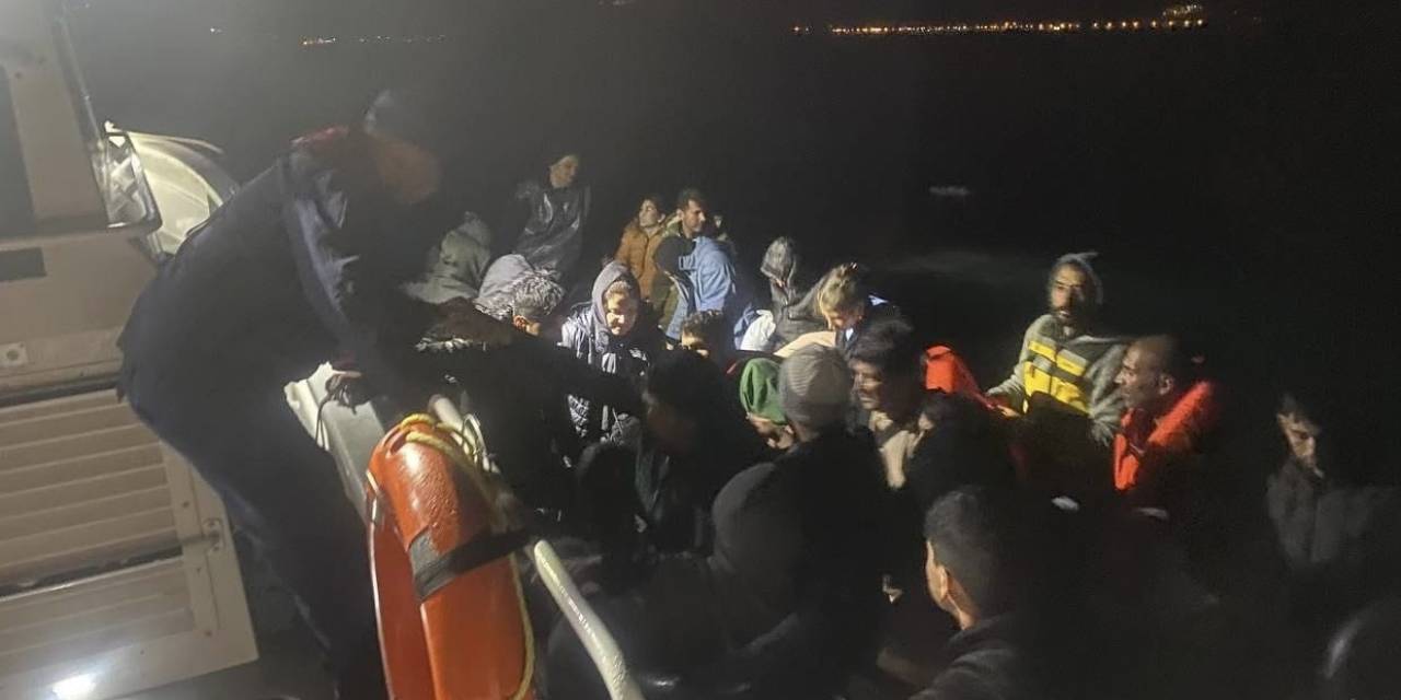 Ayvacık Açıklarında 38 Kaçak Göçmen Yakalandı