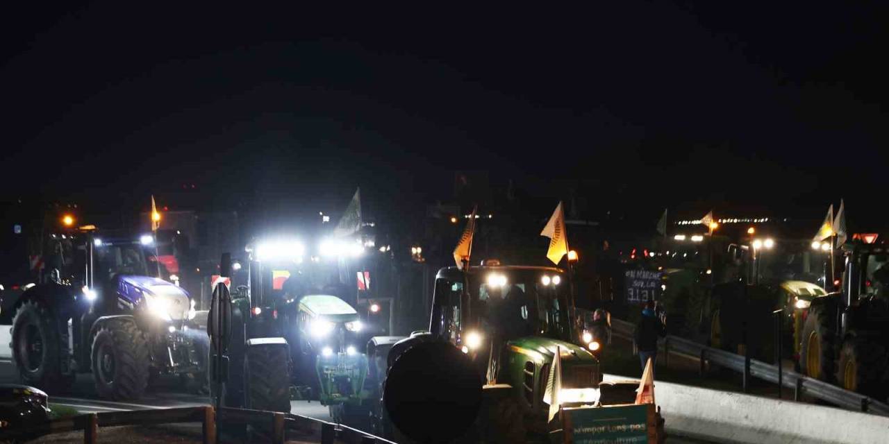 Fransa’da Çiftçiler Hükümete Geri Adım Attırdı