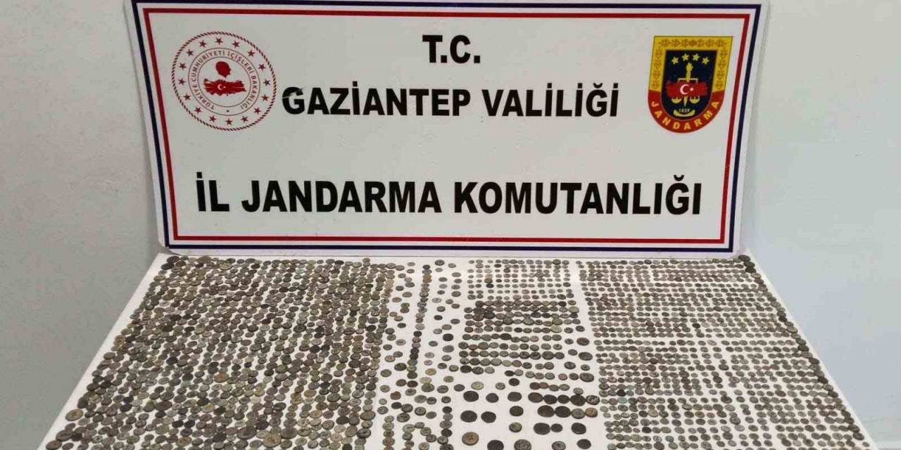 Gaziantep’te Roma Dönemine Ait 2 Bin 51 Adet Gümüş Sikke Ele Geçirildi