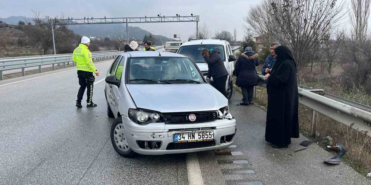 Buzlanma Kazaya Sebep Oldu, Vatandaşlar Yara Almadan Kurtuldu